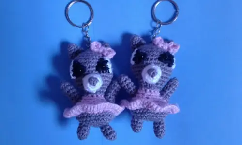 Chaveiros Guaxinim com Laço em Crochê Amigurumi