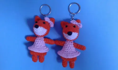 Chaveiros Raposas em Crochê Amigurumi