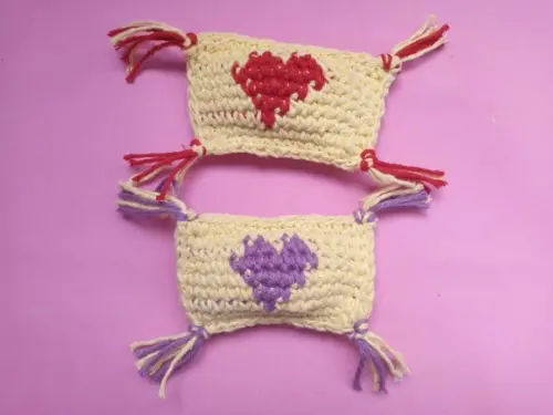 Kit com 2 Almofadinhas Coração em Crochê Amigurumi