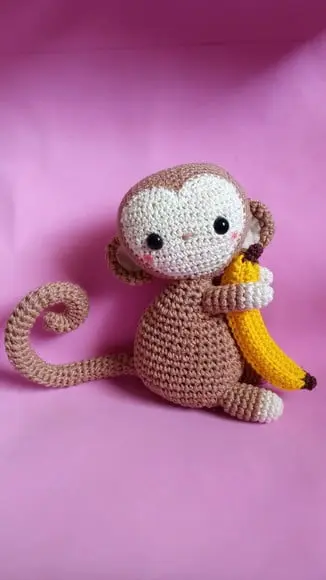 Macaco com Banana em Crochê Amigurumi