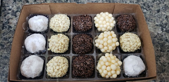 Caixa de Brigadeiro Gourmet- 15 Unid