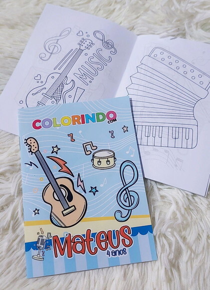 Kit 30 Mini Livrinhos de Colorir com Atividades Tema Músicas