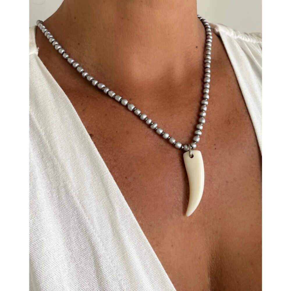Colar Feminino Minimalista com Pingente Dente Marfim Elegante