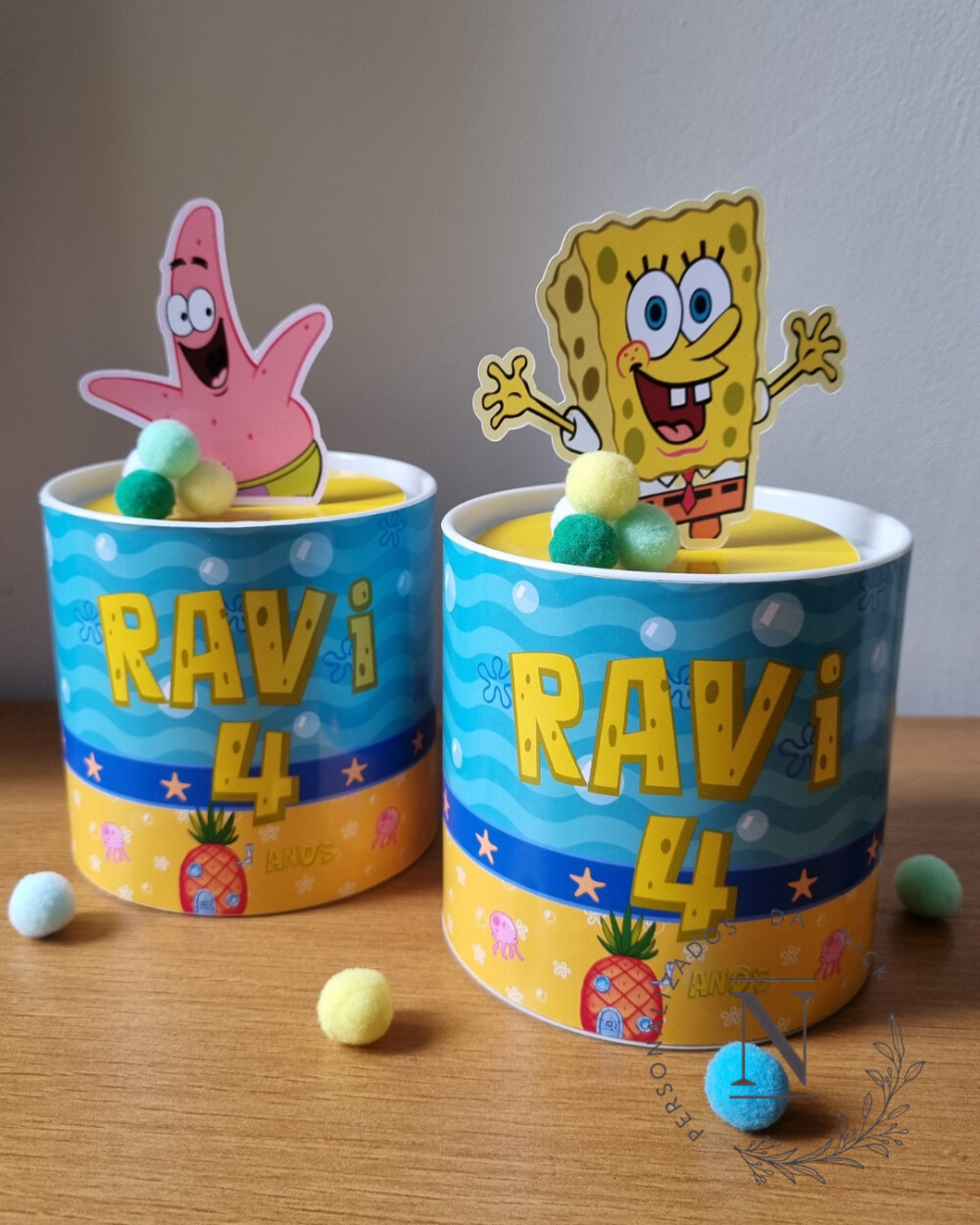 Centro de mesa Bob Esponja tubolata 10x10 com aplique 3D