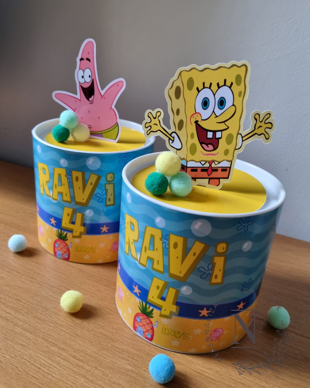 Centro de mesa Bob Esponja tubolata 10x10 com aplique 3D
