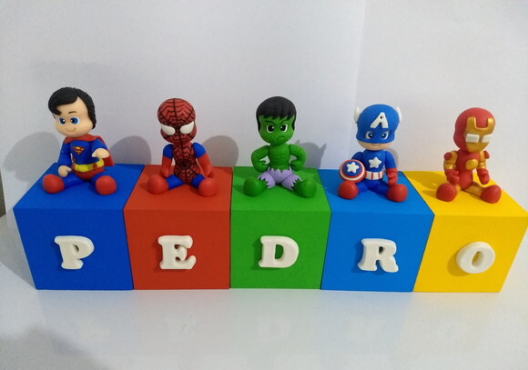 Cubos Decorados Super Heróis em Biscuit