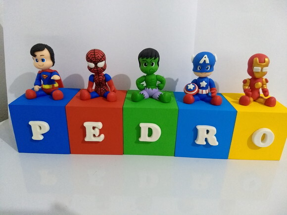 Cubos Decorados Super Heróis em Biscuit