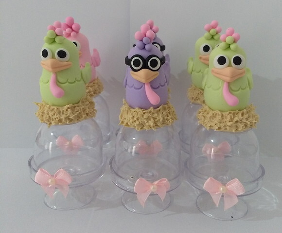 Cúpula turma da galinha pintadinha candy color em biscuit