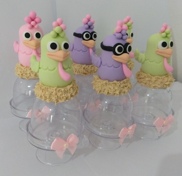 Cúpula turma da galinha pintadinha candy color em biscuit