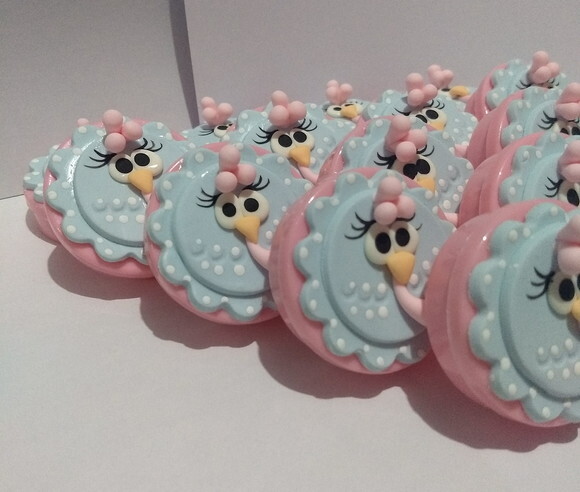 Latinha mint to galinha pintadinha candy color em biscuit