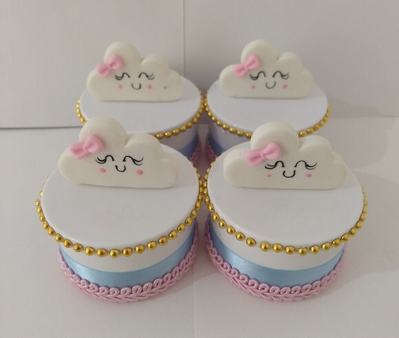 Lembrancinha chuva de amor em biscuit