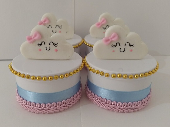 Lembrancinha chuva de amor em biscuit