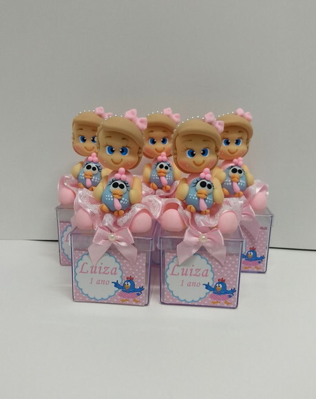 Lembrancinha galinha pintadinha candy color em biscuit