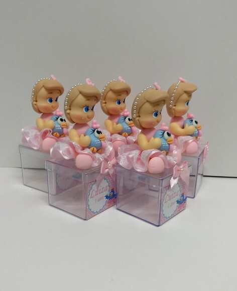 Lembrancinha galinha pintadinha candy color em biscuit