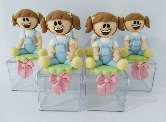 Lembrancinha Mariana biscuit galinha pintadinha candy color