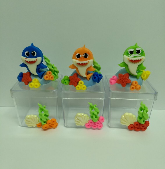 Lembrancinhas baby shark em biscuit