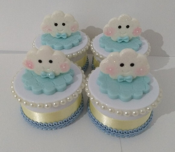Lembrancinhas de luxo tema nuvem em biscuit