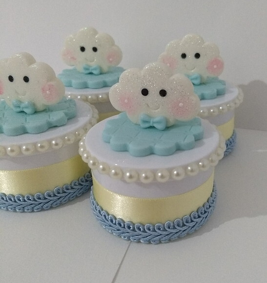 Lembrancinhas de luxo tema nuvem em biscuit