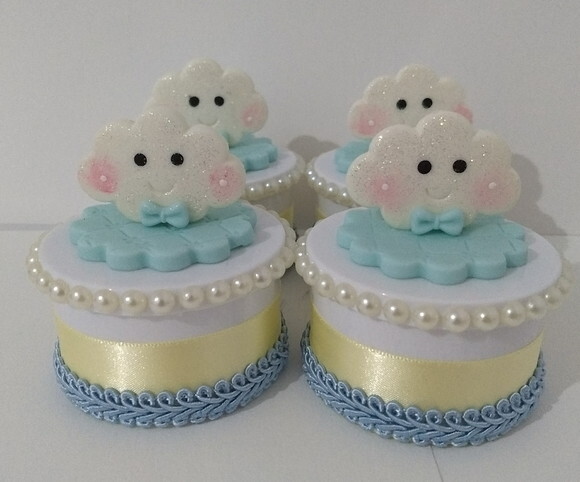 Lembrancinhas de luxo tema nuvem em biscuit