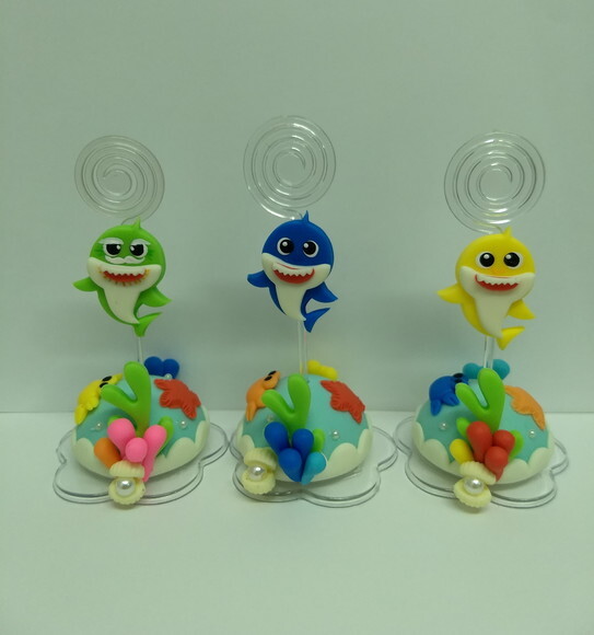 Lembrancinhas porta recado baby shark em biscuit