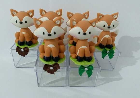 Lembrancinhas raposa em biscuit