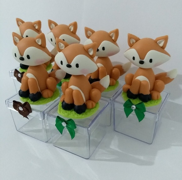 Lembrancinhas raposa em biscuit
