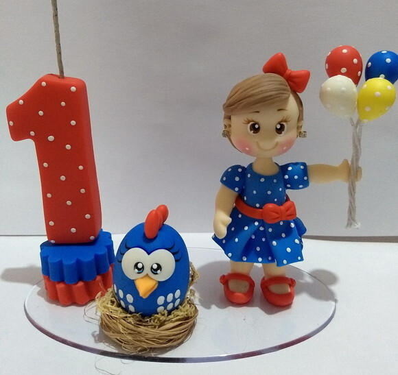Topo de bolo galinha pintadinha em biscuit