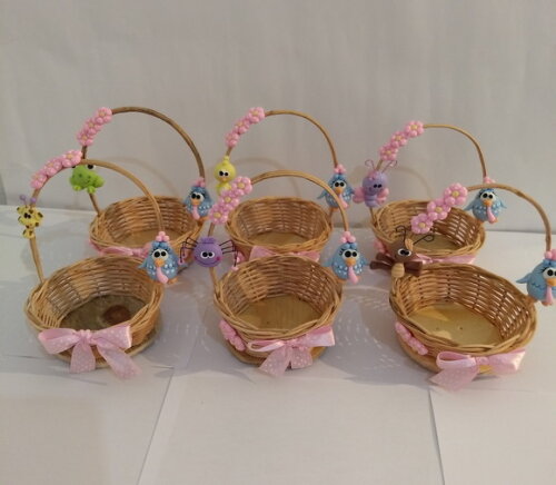 Cesta decorada tema galinha pintadinha candy color