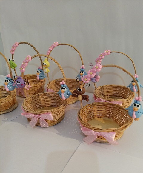Cesta decorada tema galinha pintadinha candy color