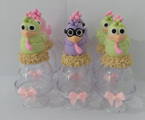Cúpula turma da galinha pintadinha candy color em biscuit