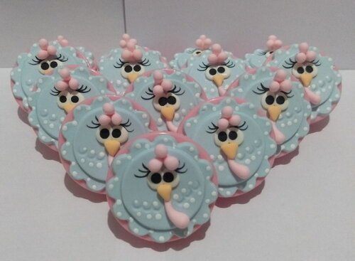 Latinha mint to galinha pintadinha candy color em biscuit