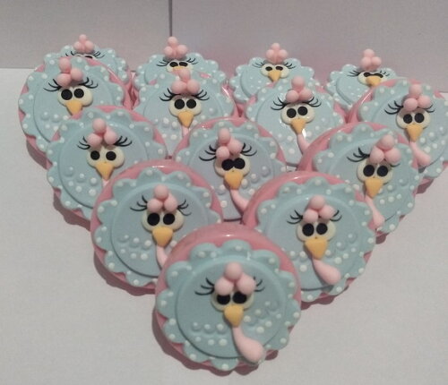 Latinha mint to galinha pintadinha candy color em biscuit