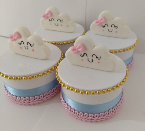 Lembrancinha chuva de amor em biscuit