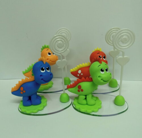 Lembrancinha dinossauro porta recado em biscuit