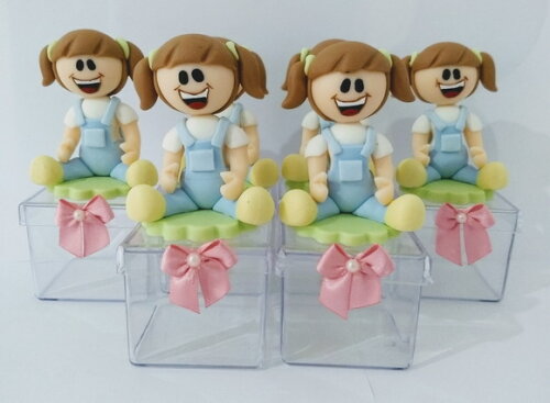 Lembrancinha Mariana biscuit galinha pintadinha candy color