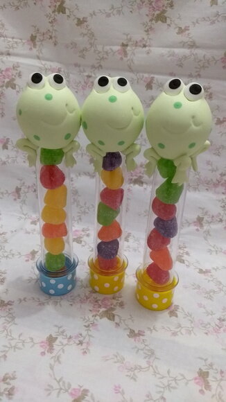 Lembrancinha tubete da galinha pintadinha