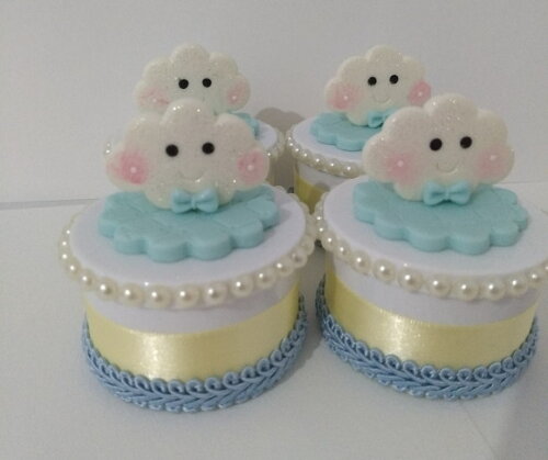Lembrancinhas de luxo tema nuvem em biscuit