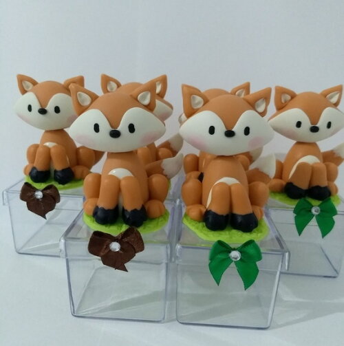 Lembrancinhas raposa em biscuit