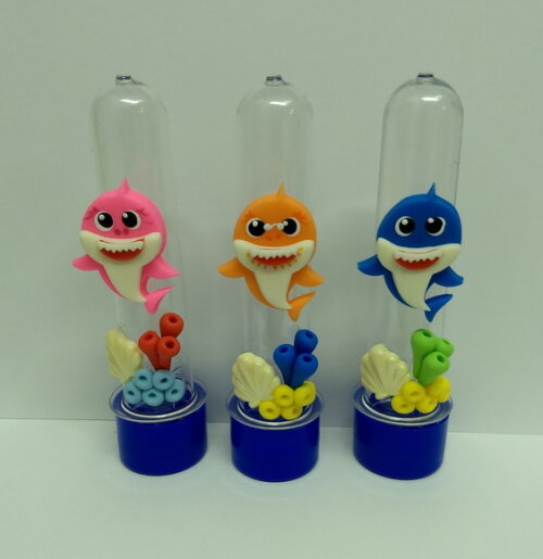 Tubete baby shark em biscuit