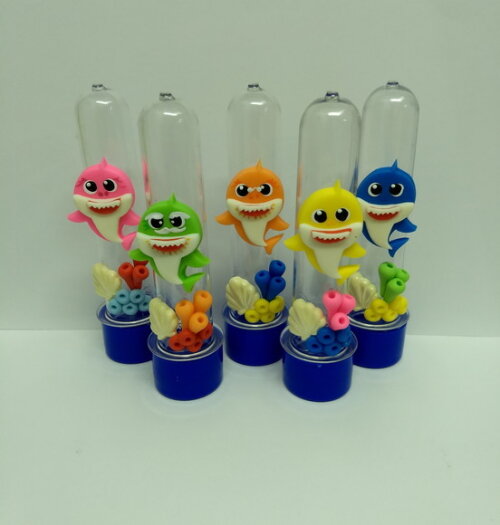 Tubete baby shark em biscuit