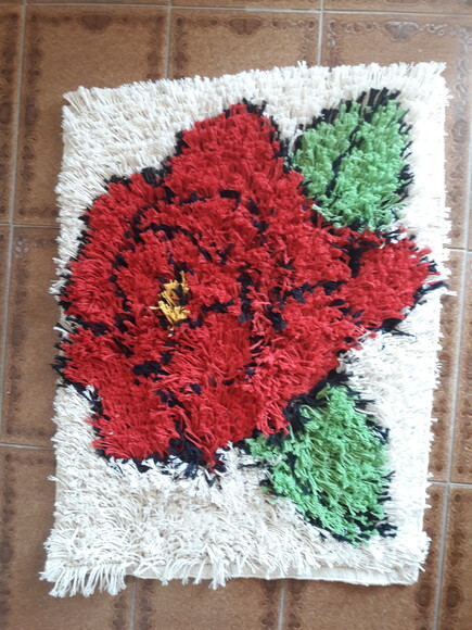 Tapete Amarradinho de Barbante Cru com Flôres 50x70cm