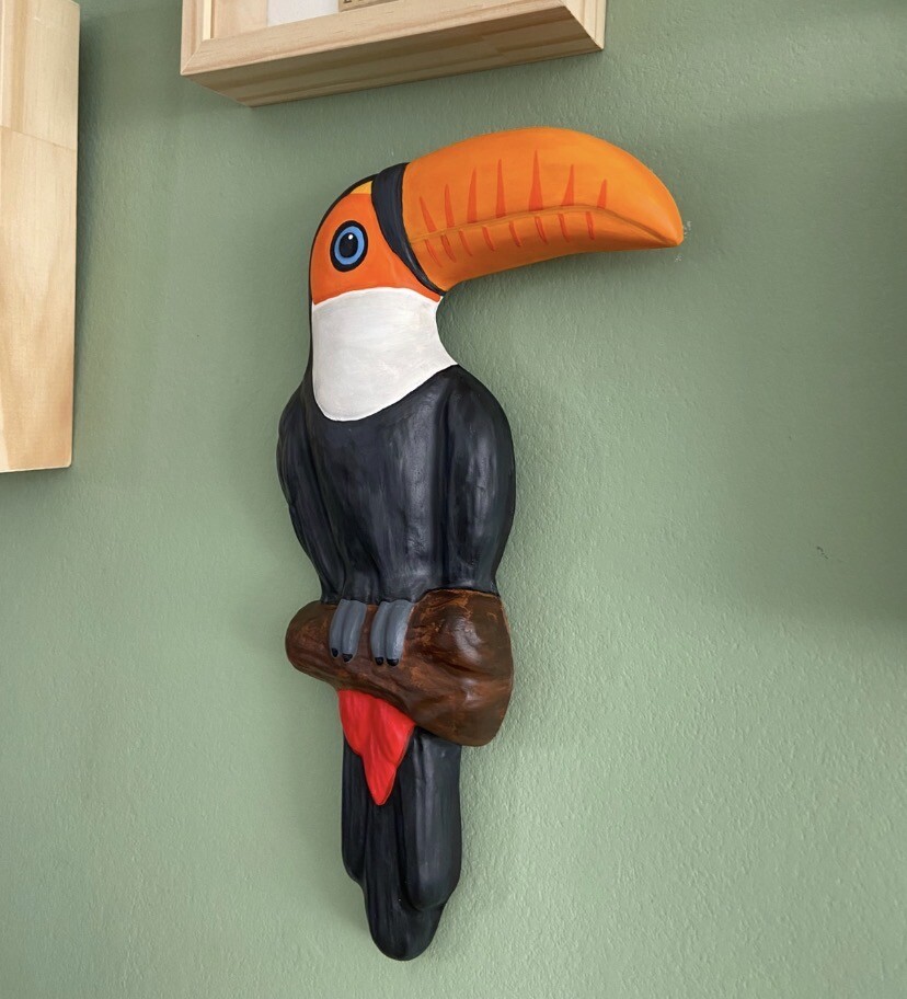 Tucano de gesso