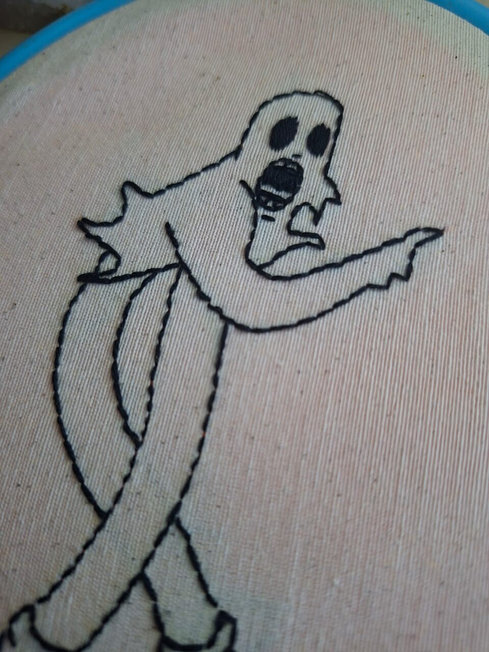 Bordado em bastidor Fantasminha Dançarino