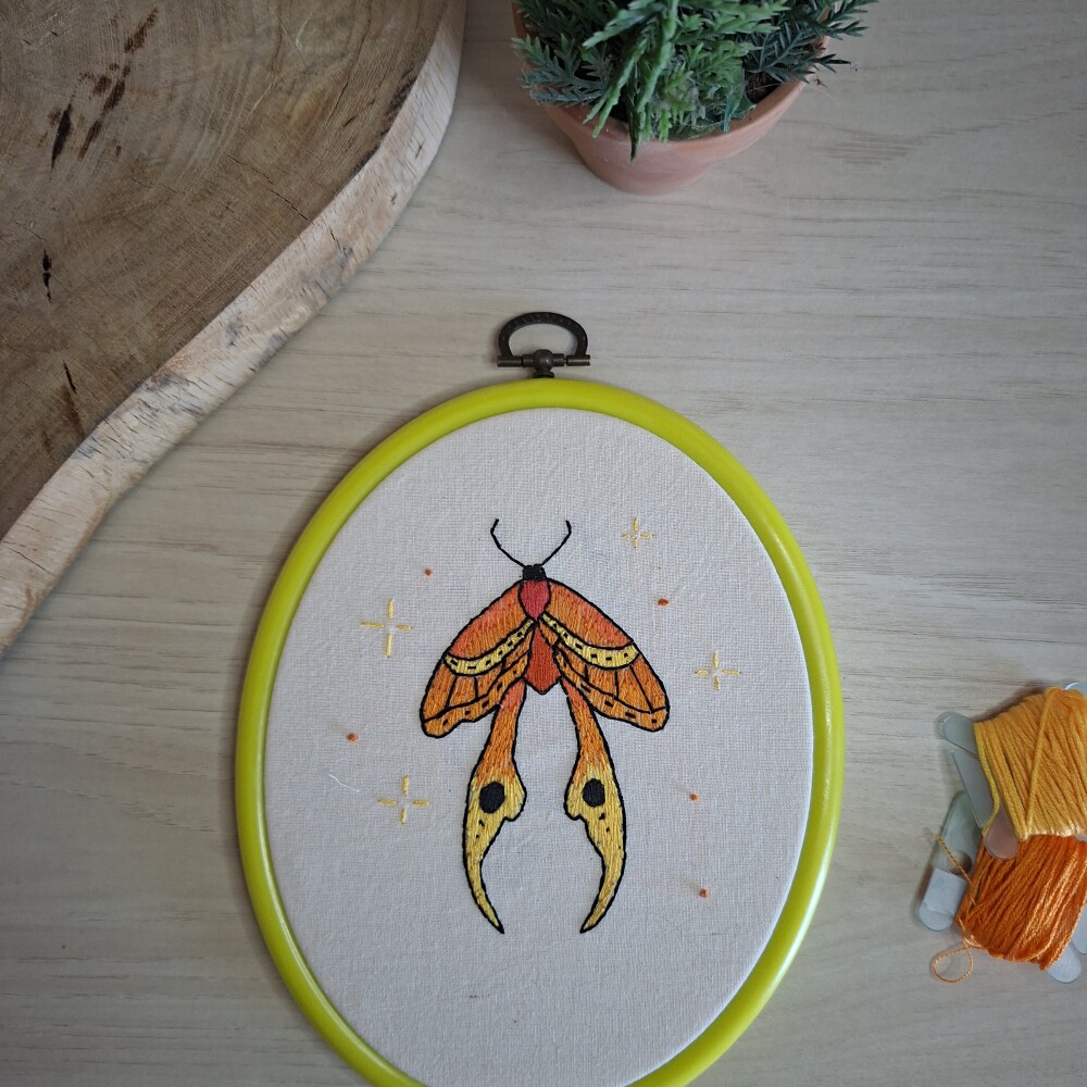 Bordado em bastidor Mariposa Laranja