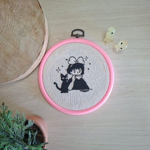 Bordado em bastidor Kiki e Jiji