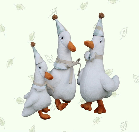 Família Ganso em Tecido Fleece Super Macio.