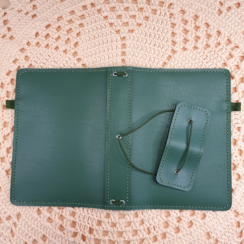 Capa A5 tipo Midori Verde Oliva para 4 cadernos