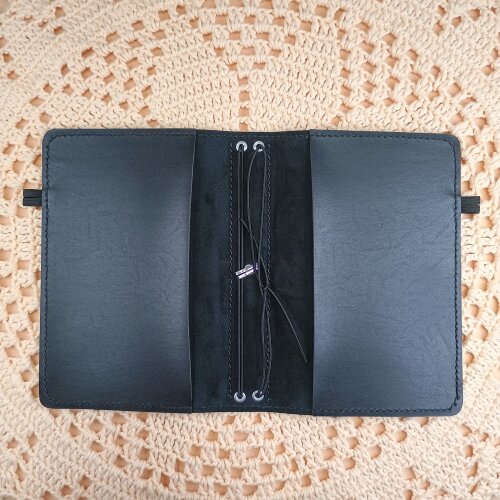 Capa A5 tipo Midori Preta para 4 cadernos