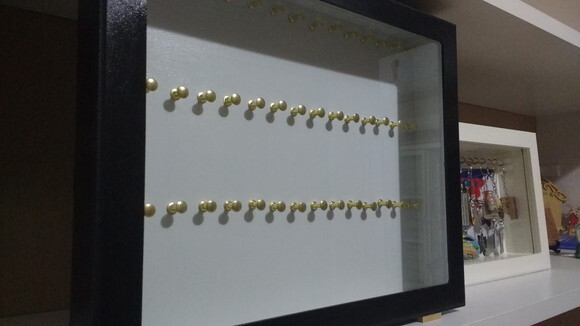 2 Quadros Porta Chaveiros - (50 Pinos Dourados ou Prata)