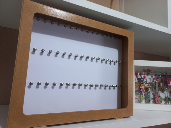 Quadro Expositor de Chaveiros com Vidro